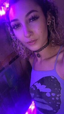 Picture tagged with: Brunette, Bambii Bonsai, Camgirl, Chaturbate, nood.tv