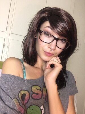 Picture tagged with: Brunette, Bambii Bonsai, Camgirl, Chaturbate, nood.tv