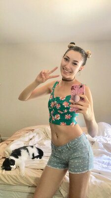 Picture tagged with: Brunette, Bambii Bonsai, Camgirl, Chaturbate, nood.tv