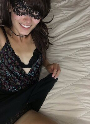 Picture tagged with: Brunette, Bambii Bonsai, Camgirl, Chaturbate, nood.tv