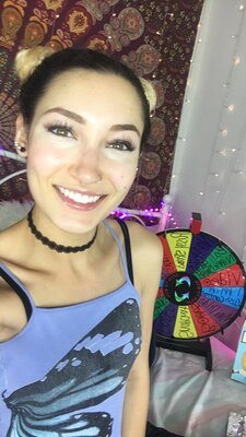 Picture tagged with: Brunette, Bambii Bonsai, Camgirl, Chaturbate, nood.tv