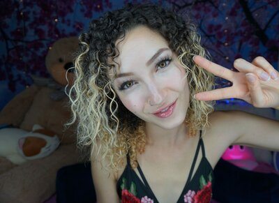 Picture tagged with: Brunette, Bambii Bonsai, Camgirl, Chaturbate, nood.tv