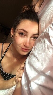Picture tagged with: Brunette, Bambii Bonsai, Camgirl, Chaturbate, nood.tv