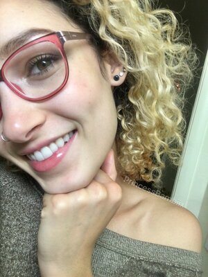 Picture tagged with: Brunette, Bambii Bonsai, Camgirl, Chaturbate, nood.tv