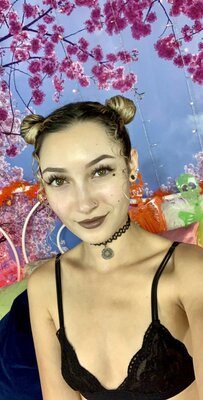 Picture tagged with: Brunette, Bambii Bonsai, Camgirl, Chaturbate, nood.tv