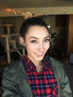 Picture tagged with: Brunette, Bambii Bonsai, Camgirl, Chaturbate, nood.tv