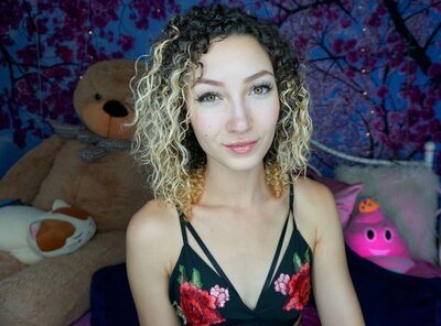 Picture tagged with: Brunette, Bambii Bonsai, Camgirl, Chaturbate, nood.tv