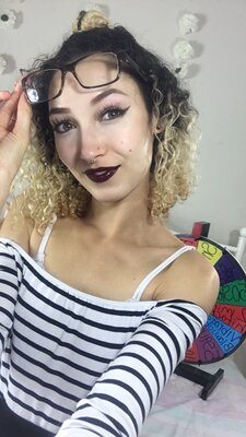 Picture tagged with: Brunette, Bambii Bonsai, Camgirl, Chaturbate, nood.tv