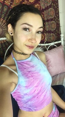 Picture tagged with: Brunette, Bambii Bonsai, Camgirl, Chaturbate, nood.tv