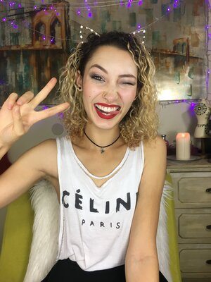 Picture tagged with: Brunette, Bambii Bonsai, Camgirl, Chaturbate, nood.tv
