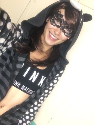 Picture tagged with: Brunette, Bambii Bonsai, Camgirl, Chaturbate, nood.tv