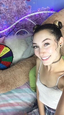 Picture tagged with: Brunette, Bambii Bonsai, Camgirl, Chaturbate, nood.tv