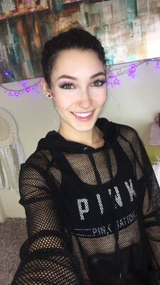 Picture tagged with: Brunette, Bambii Bonsai, Camgirl, Chaturbate, nood.tv
