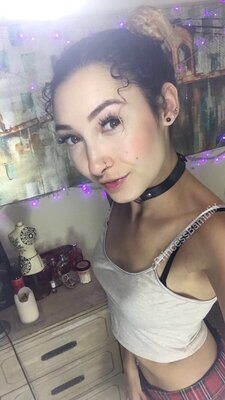 Picture tagged with: Brunette, Bambii Bonsai, Camgirl, Chaturbate, nood.tv