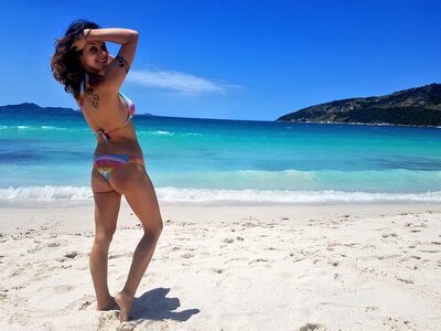 Picture tagged with: Brunette, Beach, Camgirl, GweenBlack, nood.tv