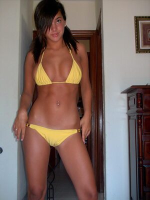 Picture tagged with: Brunette, Bikini, Piercing, Tummy