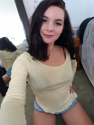 Picture tagged with: Brunette, Camgirl, Chaturbate, Lexxy, nood.tv