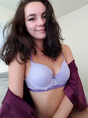 Picture tagged with: Brunette, Camgirl, Chaturbate, Lexxy, nood.tv