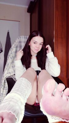 Picture tagged with: Brunette, Camgirl, Chaturbate, MeowMeowMay, OnlyFans, Feet