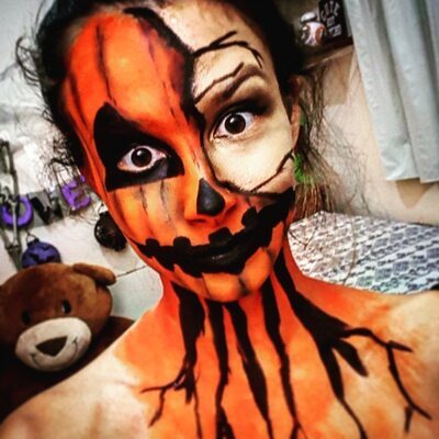 Picture tagged with: Brunette, Camgirl, GweenBlack, Eyes, Halloween