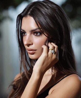 Picture tagged with: Brunette, Emily Ratajkowski, American, Eyes, Safe for work