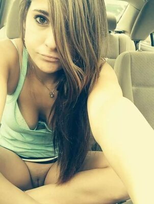 Picture tagged with: Brunette, Eyes, Pussy, Selfie