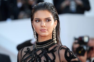 Picture tagged with: Brunette, Kendall Jenner, American, Celebrity - Star, Eyes, Safe for work, Sexy Wallpaper