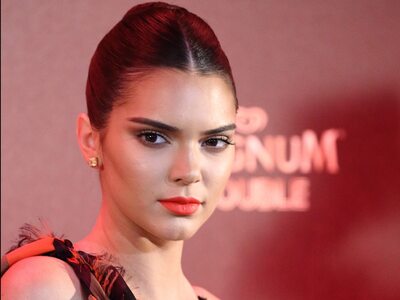 Picture tagged with: Brunette, Kendall Jenner, American, Celebrity - Star, Face, Safe for work