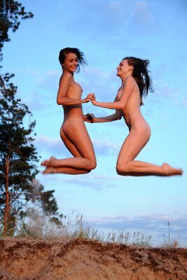 Picture tagged with: Brunette, MET Art, Terida, Vittoria A, Yarina A, 2 girls, Funny, Legs, Lesbian, Nature, Smiling, Ukrainian