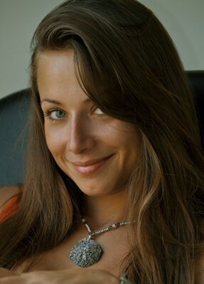 Picture tagged with: Brunette, Natacha Nies-Piotrowski, Belgian, Cute, Eyes, Face, Safe for work, Smiling