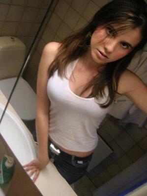 Picture tagged with: Brunette, Safe for work, Selfie