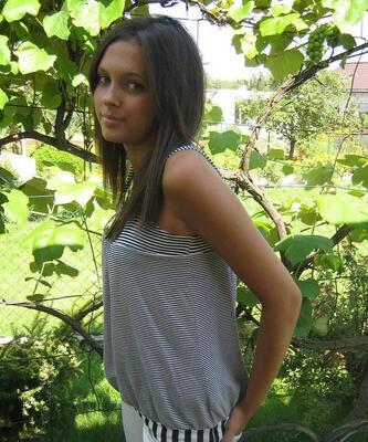 Picture tagged with: Brunette, Skinny, Safe for work