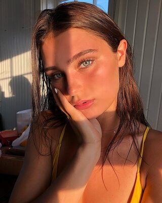 Picture tagged with: Brunette, Canadian, Eyes, Sophi Knight, Cute