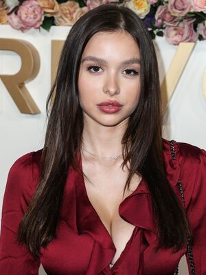 Picture tagged with: Brunette, Sophie Mudd, American, Eyes, Safe for work