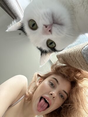 Picture tagged with: Kira - irynaki, Redhead, Cat, Cute, Funny, Selfie, Tongue