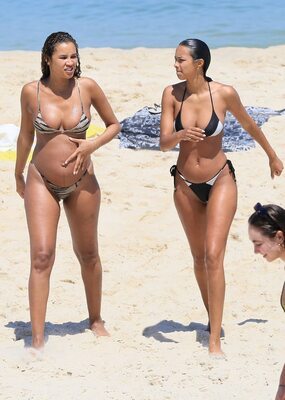 Picture tagged with: Lais Ribeiro, 2 girls, Beach, Bikini, Brazilian, Celebrity - Star, Ipanema, Legs, Tummy
