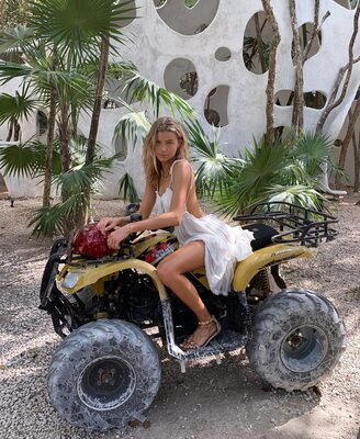 Picture tagged with: Skinny, Abby Neff, American, Blonde, Legs, Cute