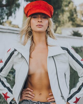 Picture tagged with: Skinny, Abby Neff, Blonde, American, Cute, Hat, Small Tits, Tummy