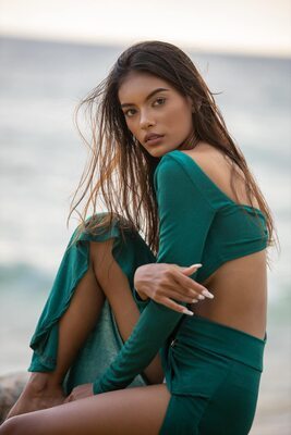 Picture tagged with: Skinny, Alisa Arunahiran, Asian, Beach, Brunette, Eyes, Legs, Thai, Cute