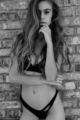 Picture tagged with: Skinny, Amberleigh West, Black and White, Blonde, American, Cute, Lingerie, Tummy