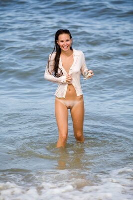 Picture tagged with: Skinny, American, Aria A, Beach, Brunette, Kevin Roberts, Legs, MET Art, Smiling, Vita, Cute, Pussy, Small Tits, Tummy