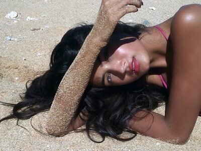 Picture tagged with: Skinny, American, Beach, Bikini, Brunette, Eyes, Meeya Dugied, Sexy Wallpaper, Cute