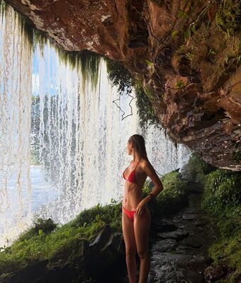 Picture tagged with: Skinny, American, Bikini, Blonde, Legs, Nature, Scarlett Leithold, Cute, Tummy, Waterfall