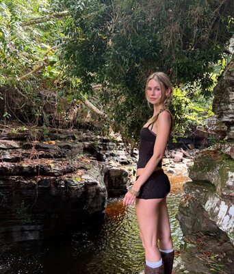 Picture tagged with: Skinny, American, Blonde, Eyes, Legs, Nature, Scarlett Leithold, Ass - Butt, Braid, Cute
