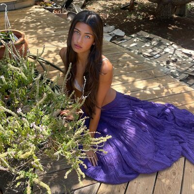 Picture tagged with: Skinny, American, Brunette, Eyes, Meeya Dugied, Cute, Shy