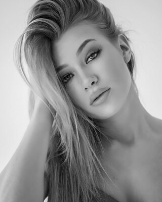 Picture tagged with: Skinny, Angelie Dolly - Angelica Elishes - Анжелика Элишес, Black and White, Blonde, Face, Russian