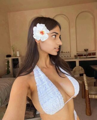 Picture tagged with: Skinny, Arya - fancifularya, Bikini, Brunette, Busty, Eyes, Indian, Selfie, Cute