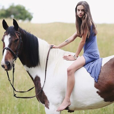 Picture tagged with: Skinny, Australian, Brunette, Feet, Horse, Legs, Meika Woollard, Nature, Cute