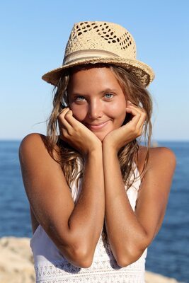 Picture tagged with: Skinny, Basereth, Blonde, Katya Clover - Mango A, MET Art, Cute, Eyes, Face, Hat, Nature, Russian, Safe for work, Smiling