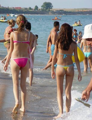 Picture tagged with: Skinny, Beach, Bikini, Blonde, Brunette, Feet, Legs, 2 girls, Ass - Butt